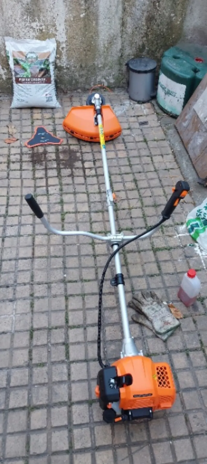Zdjęcie profilowe Piotra L., zweryfikowanego klienta z Lublina, który zrecenzował HyperTrimmer 3000